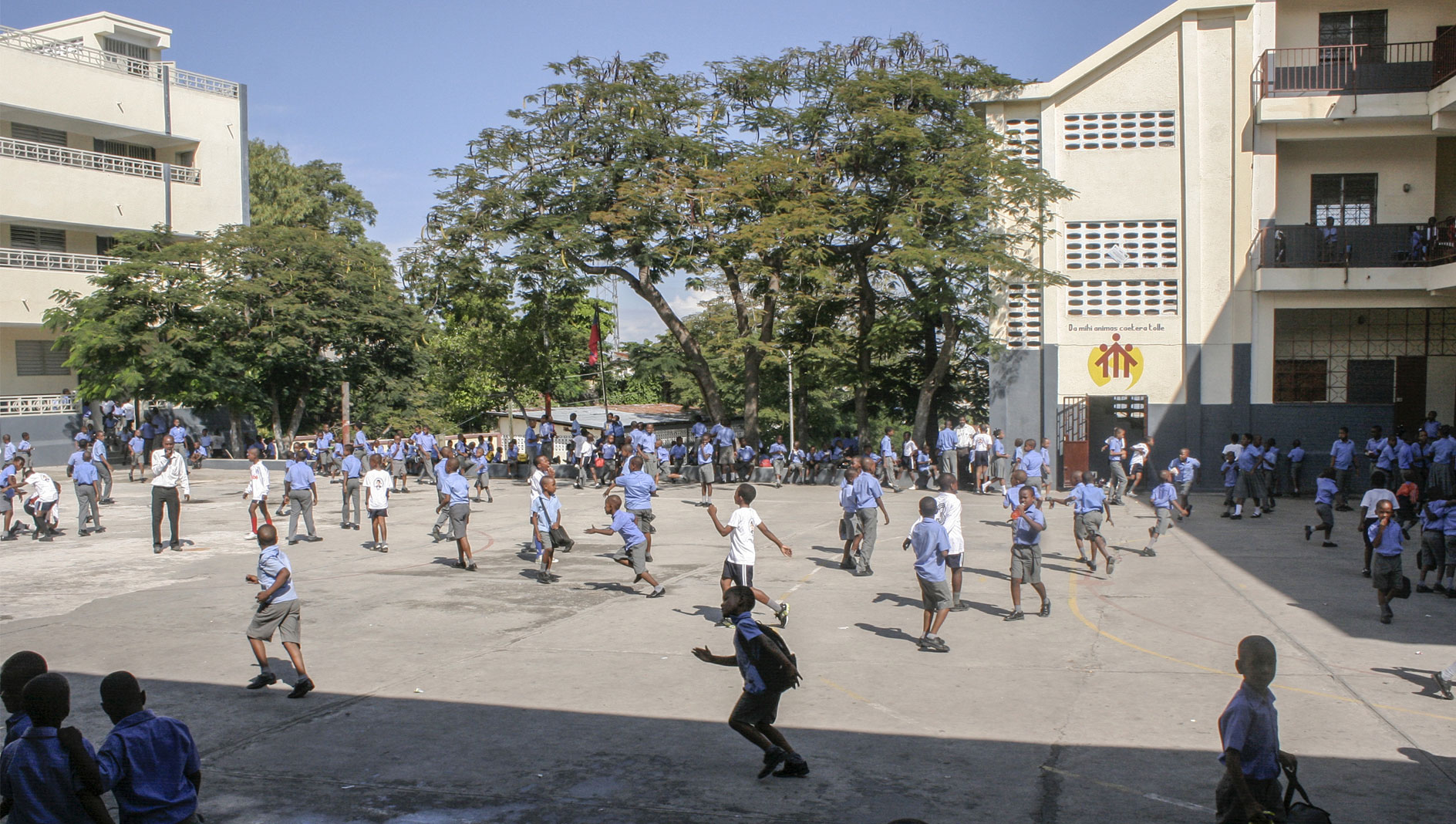 Bambini che giocano in un oratorio di Haiti